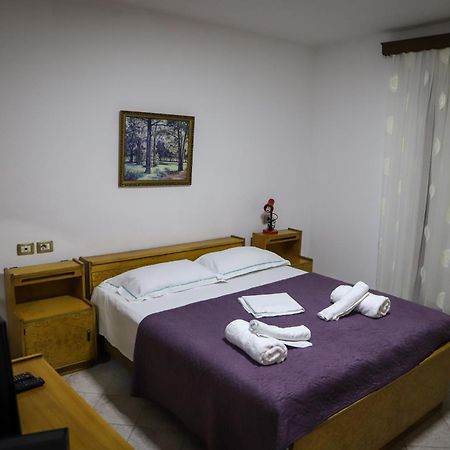 Lola'S Apartament Appartement Berat Buitenkant foto