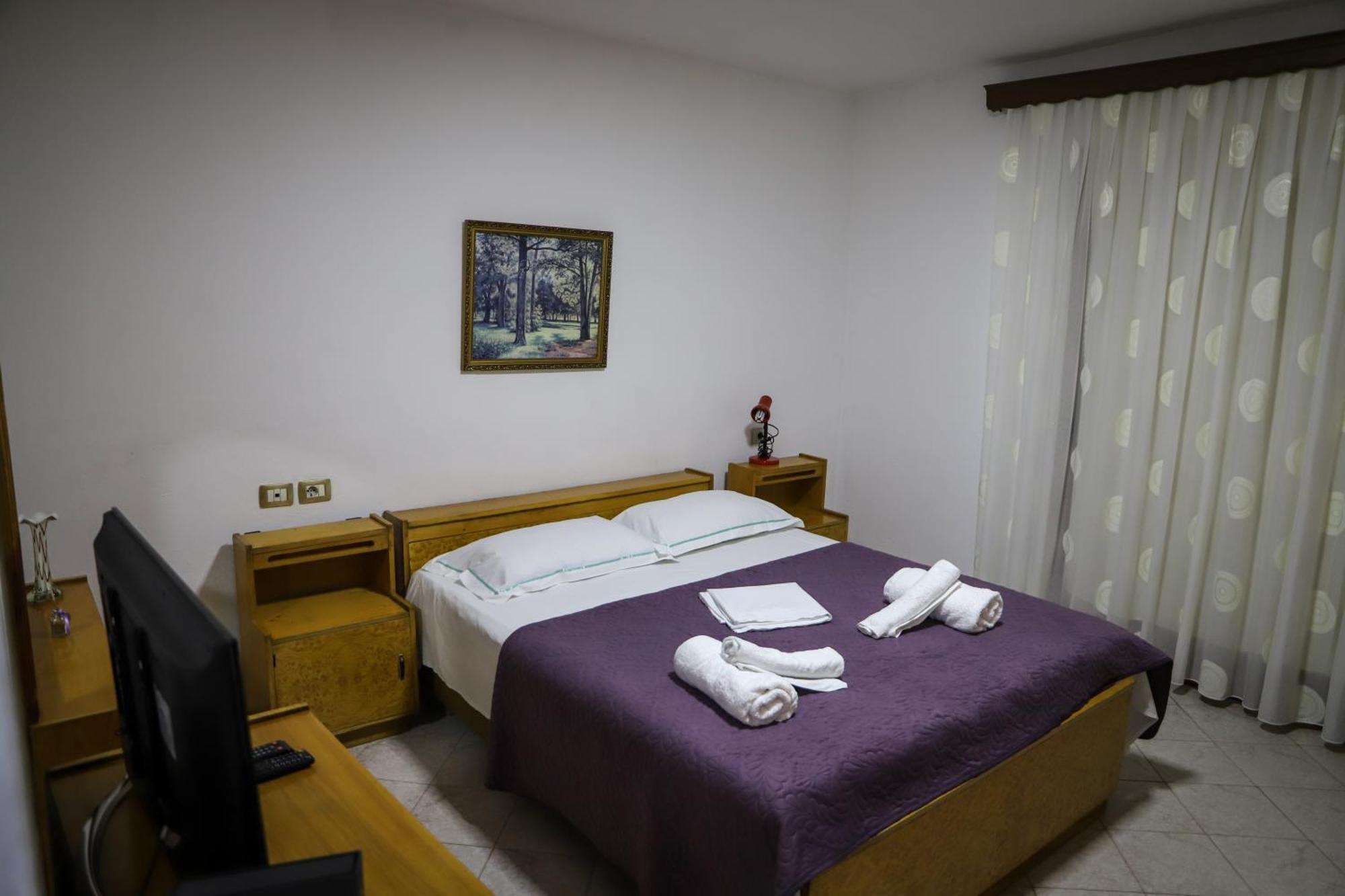 Lola'S Apartament Appartement Berat Buitenkant foto